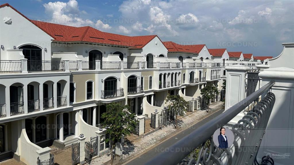 Nhà phố góc mảng xanh giá hiếm của aqua city