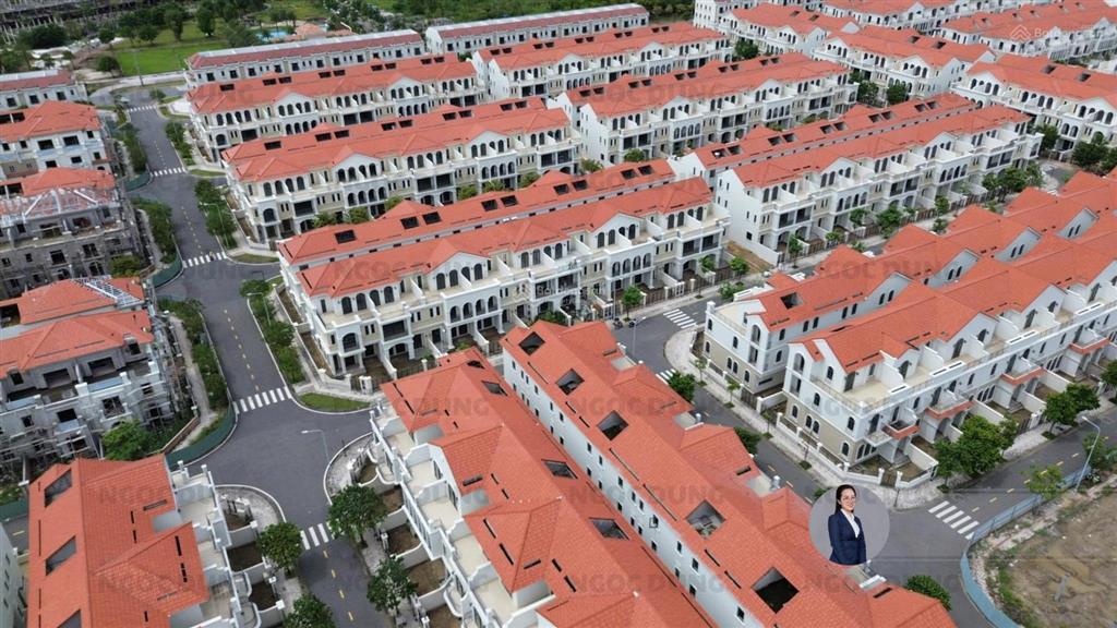 Giá rớt sâu nhà phố 8x20 the suite chỉ 8.1 tỷ.  pkd 0931 556 ***