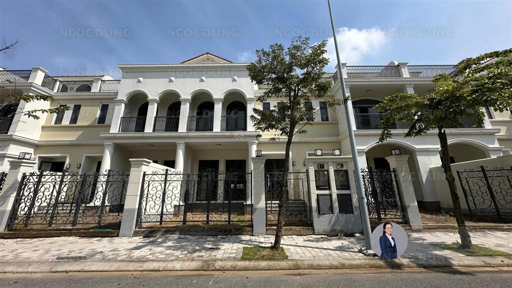 Giá rớt sâu nhà phố 8x20 the suite chỉ 8.1 tỷ.  pkd 0931 556 ***