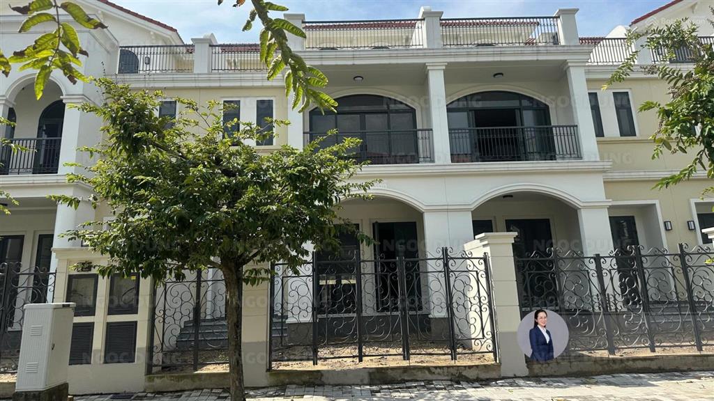 Giá rớt sâu nhà phố 8x20 the suite chỉ 8.1 tỷ.  pkd 0931 556 ***