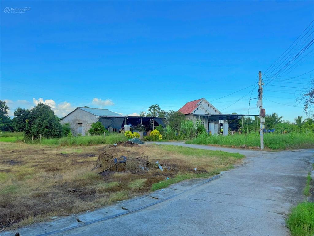 Diên lạc(diên hoà cũ) vị trí cực đẹp đối diện cây xăng hưng thịnh dt 92,2m2 ngang 5m full thổ