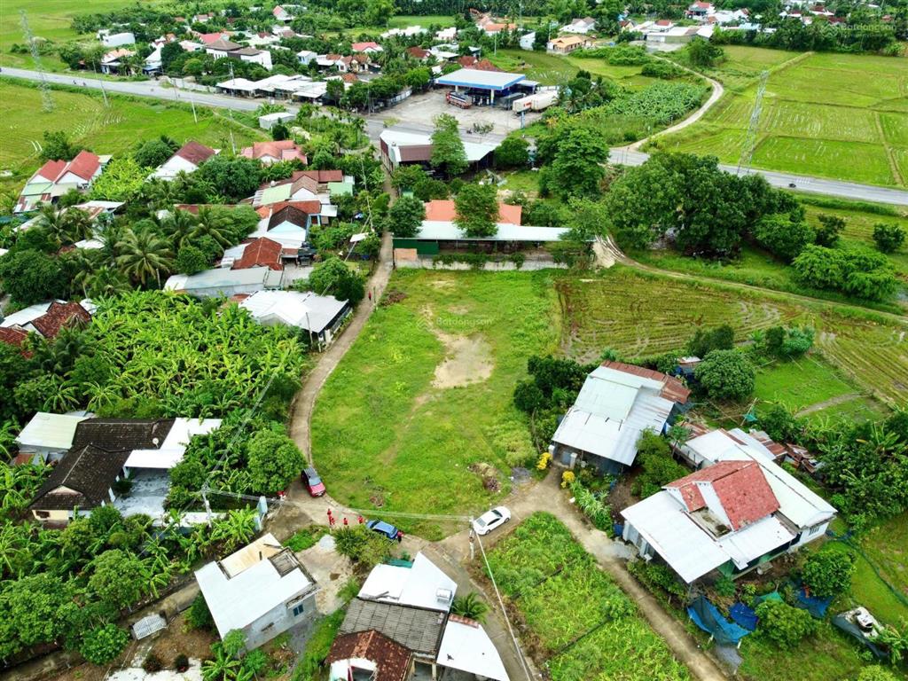 Diên lạc(diên hoà cũ) vị trí cực đẹp đối diện cây xăng hưng thịnh dt 92,2m2 ngang 5m full thổ