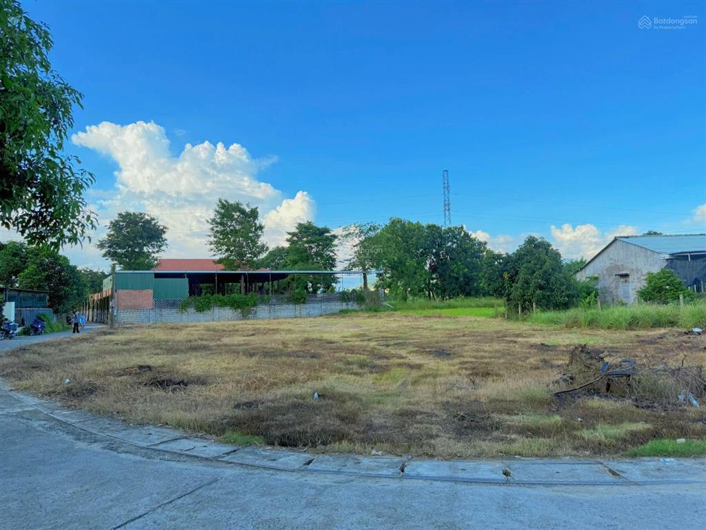 Diên lạc(diên hoà cũ) vị trí cực đẹp đối diện cây xăng hưng thịnh dt 92,2m2 ngang 5m full thổ