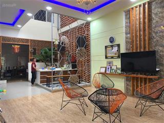 Nhà mặt tiền kv chợ hóc môn, 5x40m, giá 6.8 tỷ
