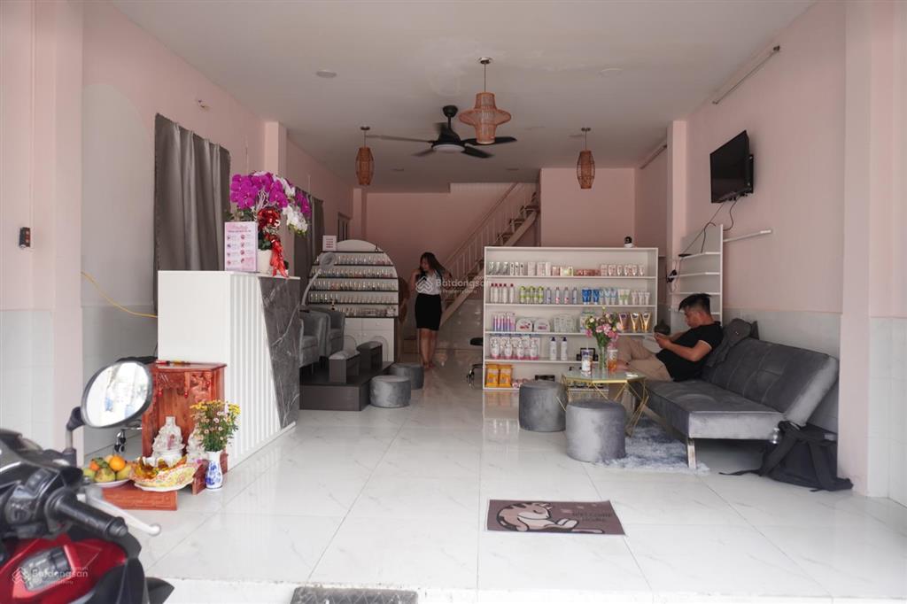 Bán nhà mặt tiền  vị trí tuyệt đẹp  dt lớn 6.8x38.5m, giáp chợ bình hòa, ngã tư 550, vincom plaza