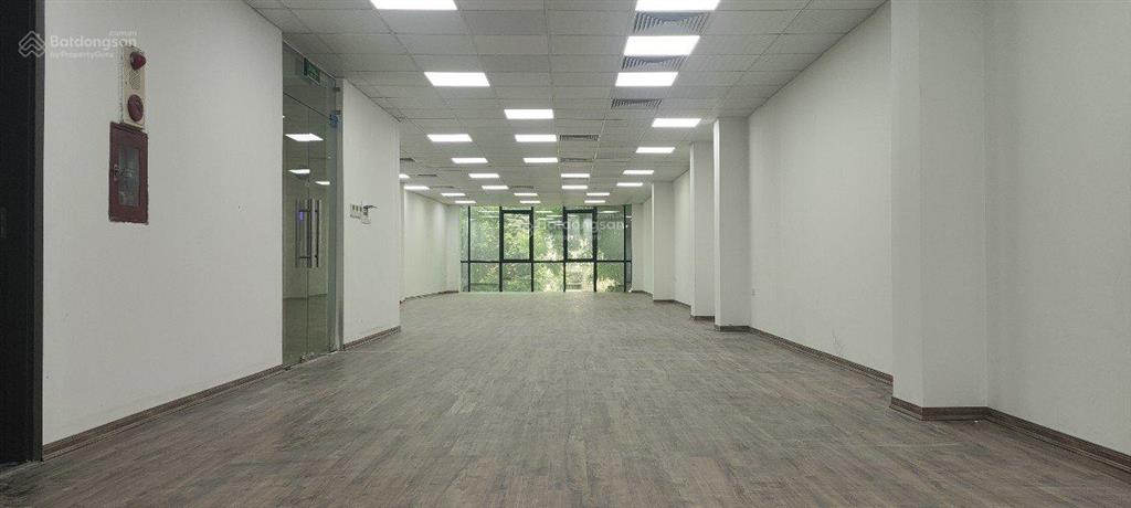 Cho thuê văn phòng thông sàn 150m2, tầng 7 chỉ 39 triệu ngay trung tâm phố bà triệu