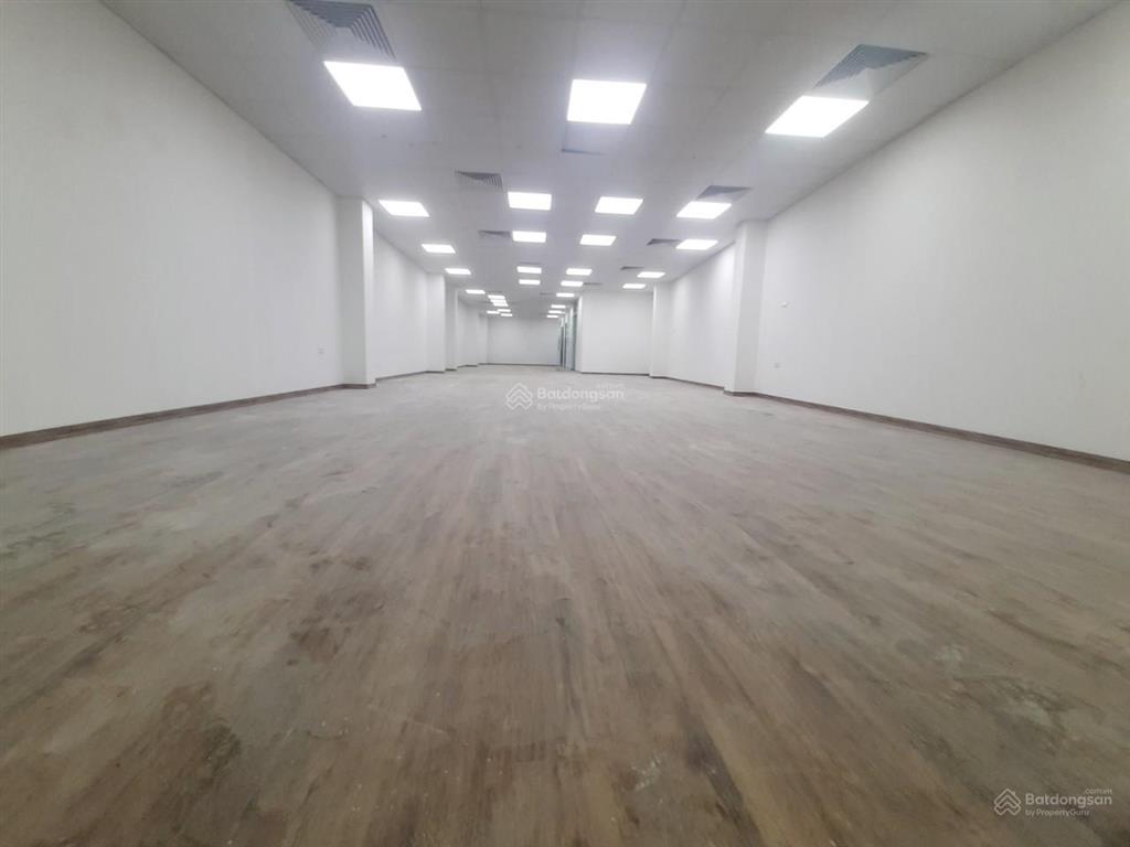 Cho thuê văn phòng thông sàn 150m2, tầng 7 chỉ 39 triệu ngay trung tâm phố bà triệu