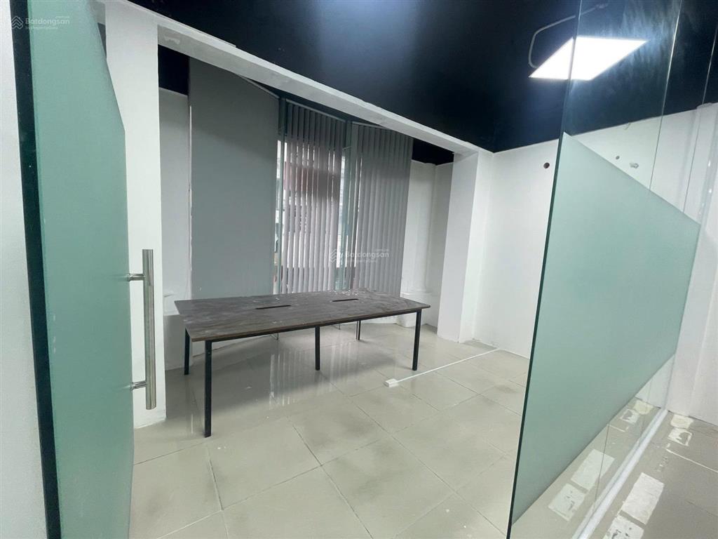 Cho thuê văn phòng tầng 3, mặt tiền võ văn tần, đường 2 chiều, 50m² chỉ 15tr, quận 3, hcm
