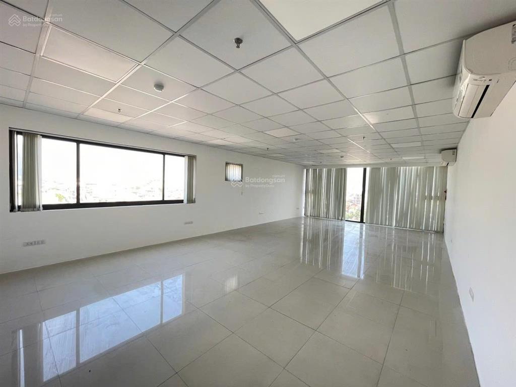 Sang nhượng văn phòng 45m2 vuông vắn tại mặt phố kim mã