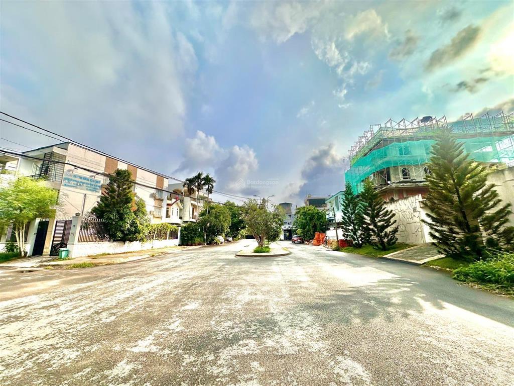 Nhà 3 tầng, ngang 6.1m, dt 100m2, đường xe tải, khu bên sông hiệp bình chánh, thủ đức, nhỉnh 11 tỷ.