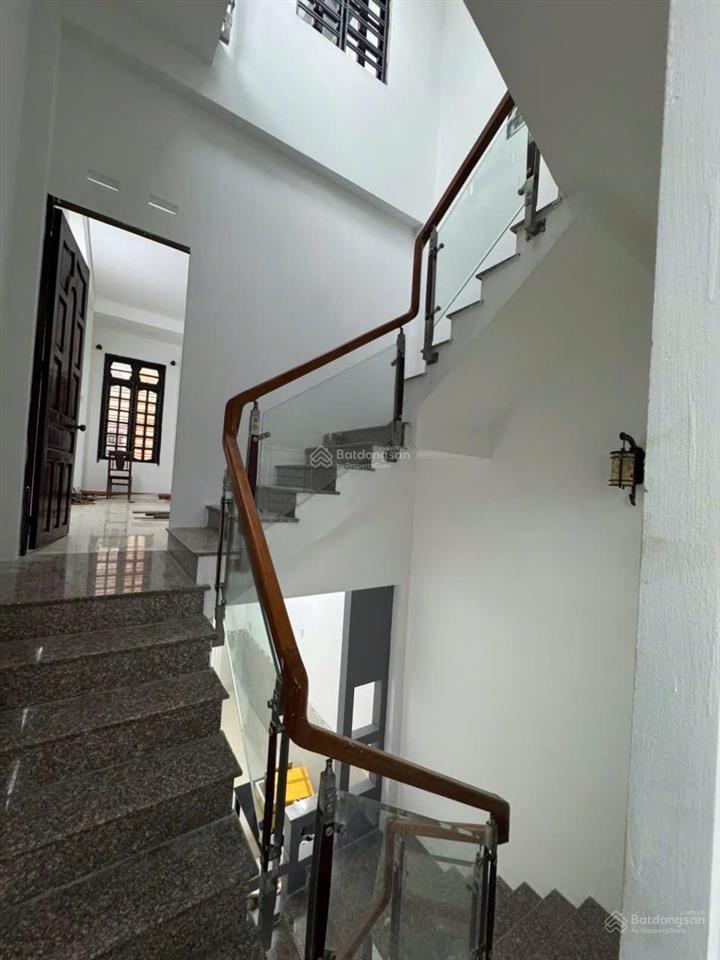 Bán nhà 3 tầng kiệt oto thông phó đức chính ra trần duy chiến cách biển 700m.