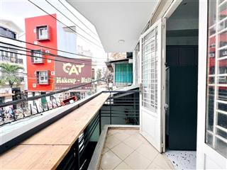 2pn 2 ban công trước + sau lầu 1 đầy đủ nội thất cực thoáng ngay gần uef, hutech, hiu , uth