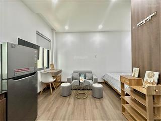 Studio mới có 2 cửa sổ lớn , đầy đủ nội thất tone màu gỗ sang xịn gần lê thánh tôn , quận 1