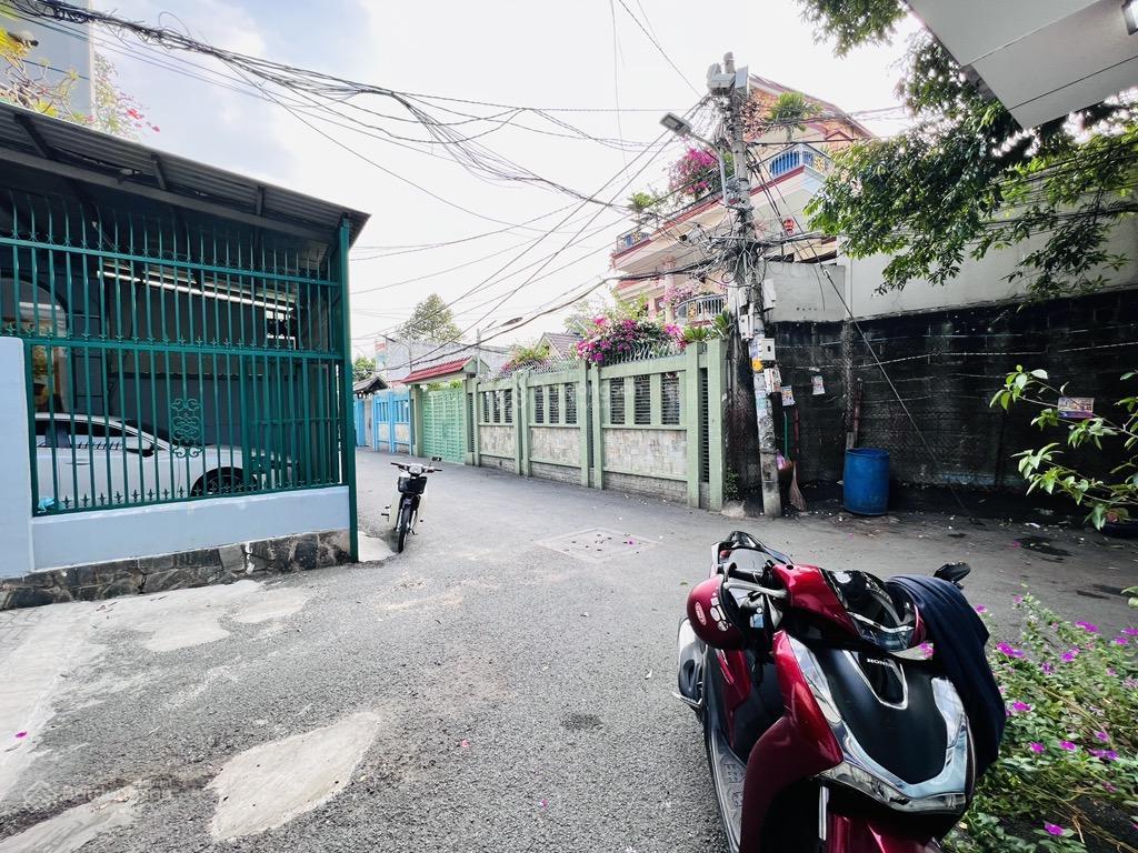 Định cư gấp bán nhà hẻm xe hơi tránh 8m phan văn hớn, quận 12