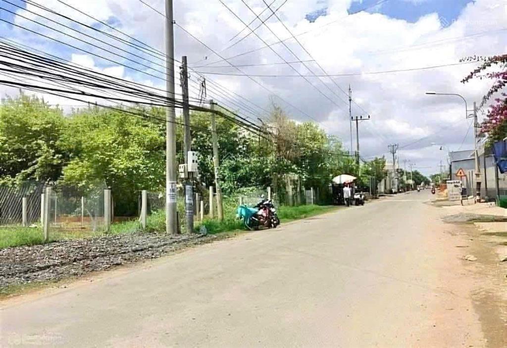 Sang nhượng lô đất mặt tiền đường phú thịnh