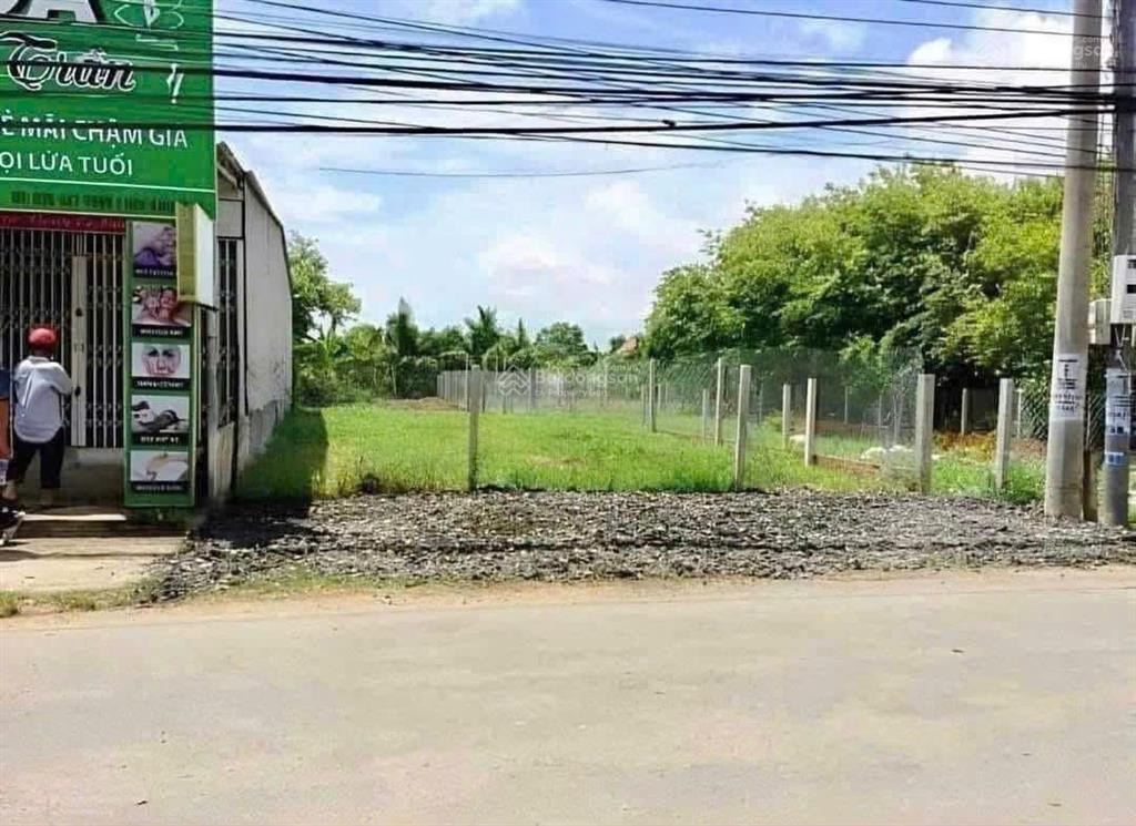 Sang nhượng lô đất mặt tiền đường phú thịnh