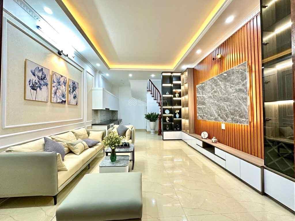Bán nhà yên hòa 36m2, 5 tầng, mt 3.8m, giá 7,6 tỷ, sổ đỏ, ngõ rộng gần phố.