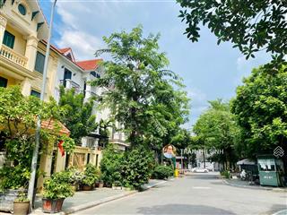Biệt thự đô thị sài đồng, phố huỳnh văn nghệ  ngay cạnh legrand jardin 160m2 gần hồ