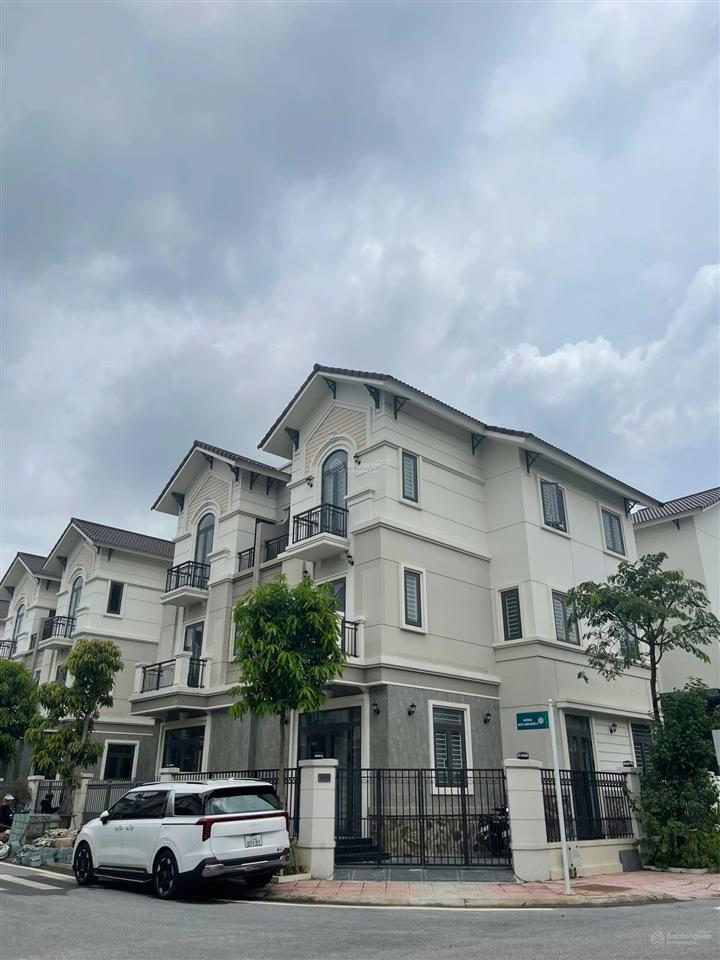 Chính chủ cần tiền bán gấp biệt thư centa city, 135m2, 4pn, 5wc, hướng nam gần công viên