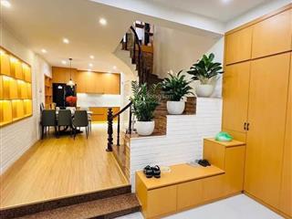 Đại sứ mới kim mã 43m2, 5t nhà mới, đẹp ở luôn, full nt, dân xây chắc chắn, gần đại sứ quán