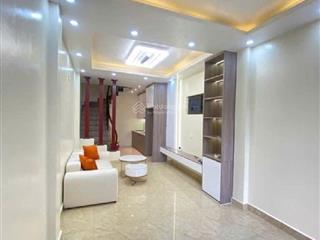 Ô tô đỗ cổng 5 tầng ở phương canh, xuân phương chỉ 5xxx