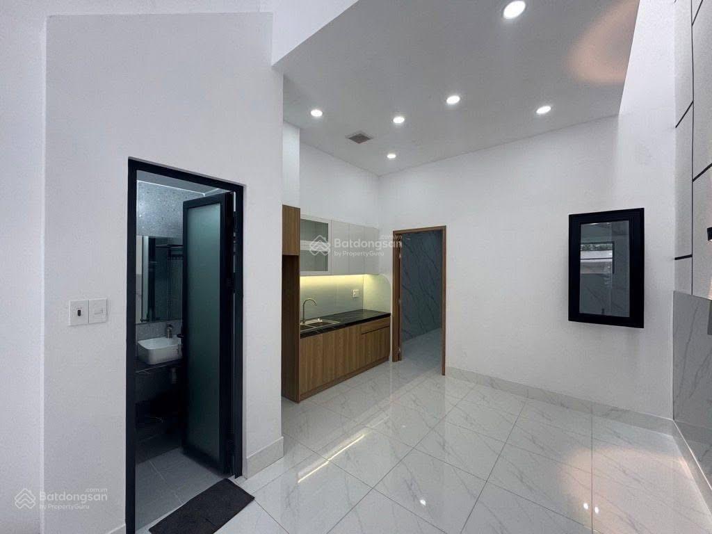 Nhà đẹp hẻm thông 6m ô tô đỗ cửa. dt 48m2 sát vách bệnh viện bình tân