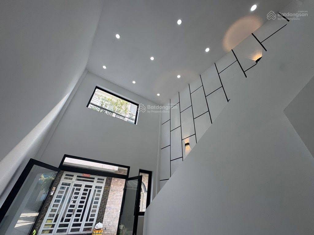 Nhà đẹp hẻm thông 6m ô tô đỗ cửa. dt 48m2 sát vách bệnh viện bình tân