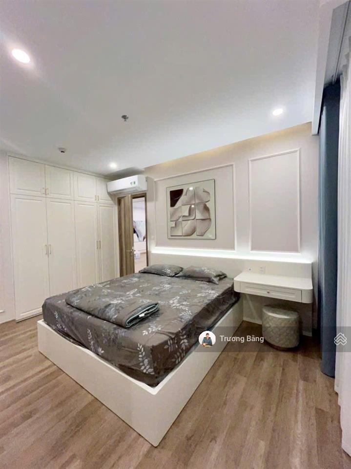 Giá tốt gia đình cần bán căn 3pn sky oasis ecopark, view sông hồng tầng 2x sổ sẵn