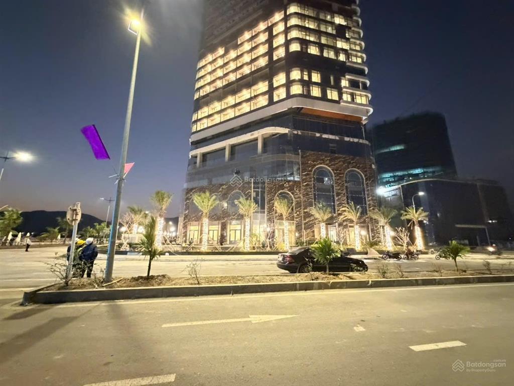 Duy nhất 1 căn góc view bãi tắm ,full nội thất 5 sao , vận hành luôn