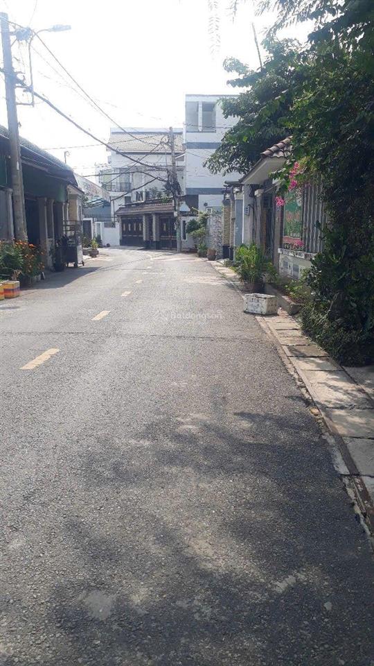 Bán nhà thị trấn hóc môn đường nhựa 10m thông song hành diện tích đất 240m2 nở hậu gần chợ hóc môn