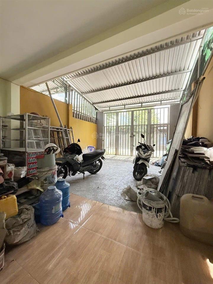 Bán nhà thị trấn hóc môn đường nhựa 10m thông song hành diện tích đất 240m2 nở hậu gần chợ hóc môn