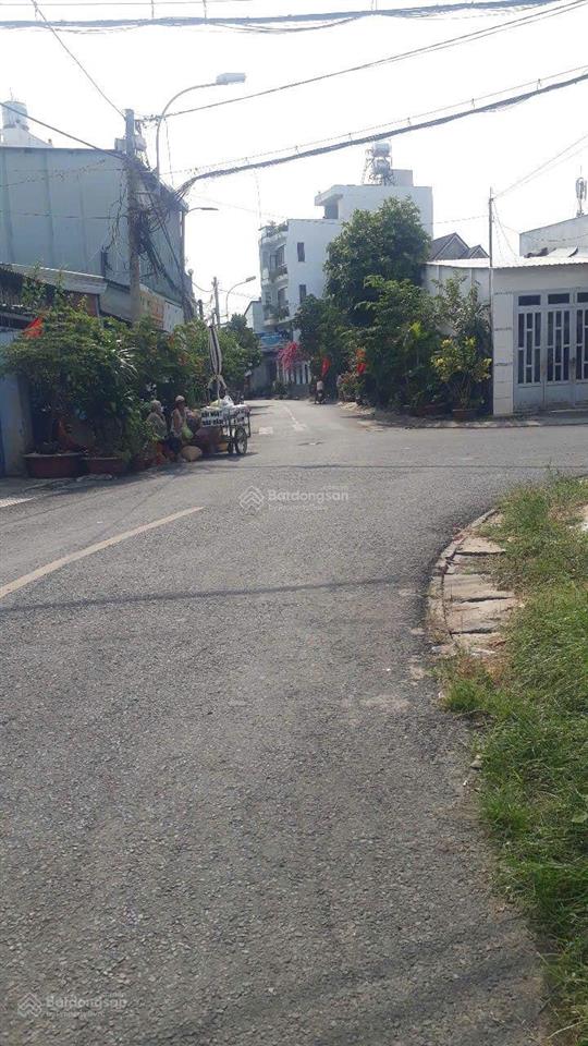 Bán nhà thị trấn hóc môn đường nhựa 10m thông song hành diện tích đất 240m2 nở hậu gần chợ hóc môn