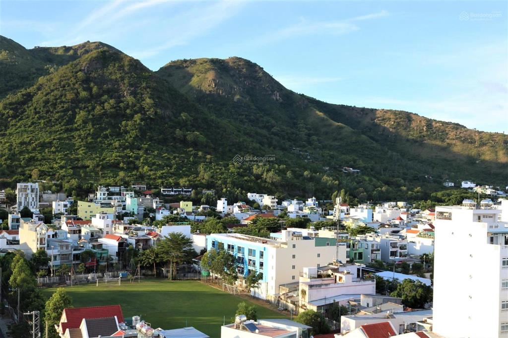 Chính chủ cần bán căn hộ view biển, giá rẻ.