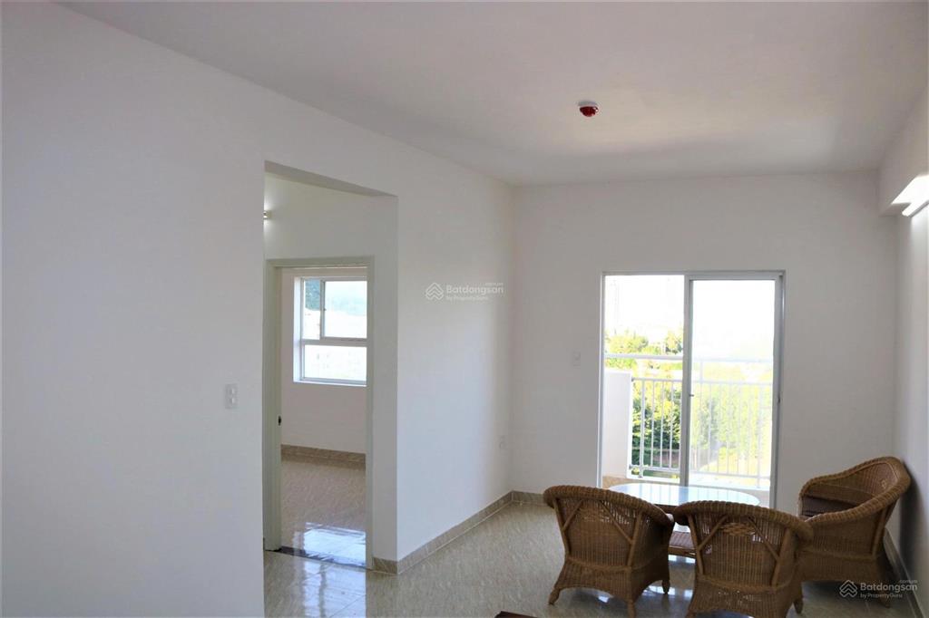 Chính chủ cần bán căn hộ view biển, giá rẻ.