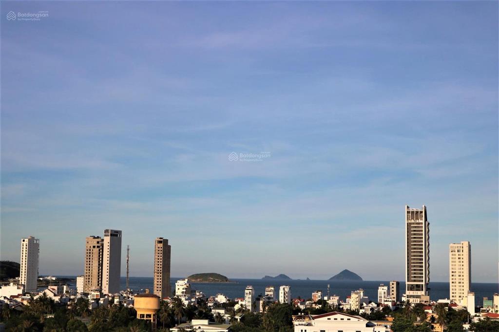 Chính chủ cần bán căn hộ view biển, giá rẻ.