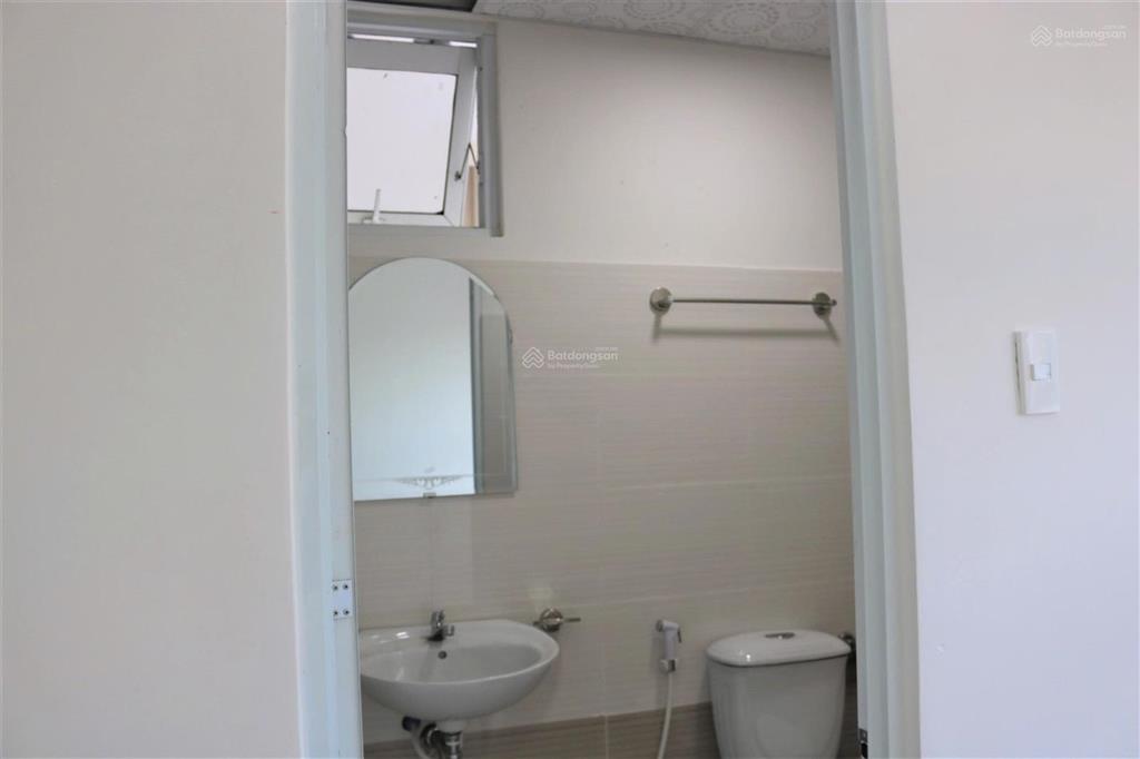 Chính chủ cần bán căn hộ view biển, giá rẻ.