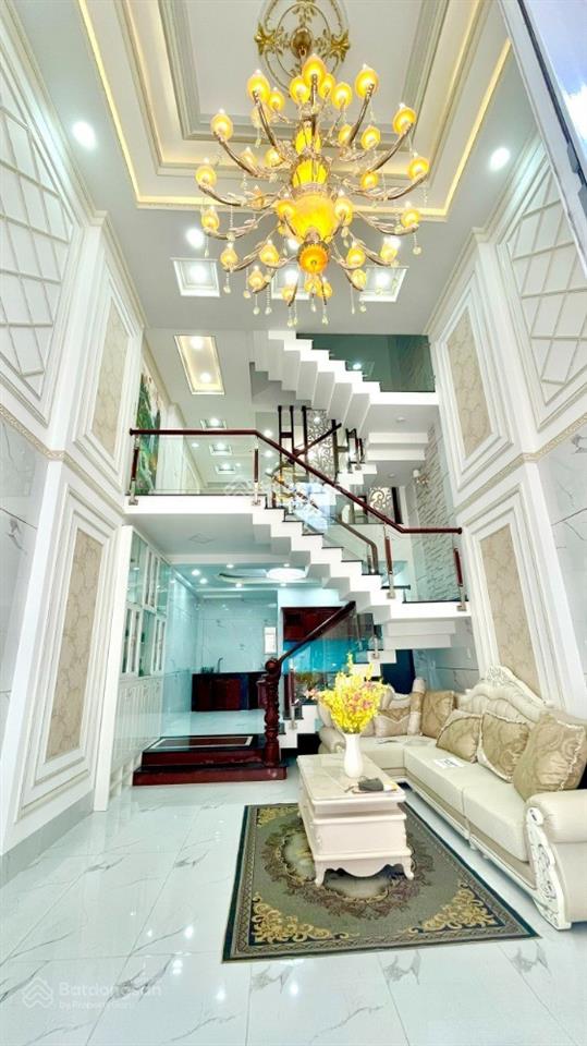 Bán nhà 3 tầng dt 4.5x11m, cách võ văn kiệt 400m  hẻm nhựa đẹp rộng 6m  giá 6.3 tỷ