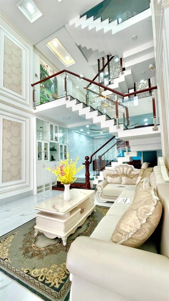 Bán nhà 3 tầng dt 4.5x11m, cách võ văn kiệt 400m  hẻm nhựa đẹp rộng 6m  giá 6.3 tỷ