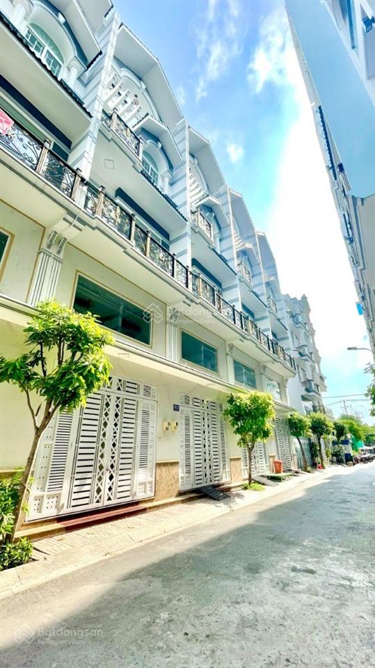 Bán nhà 3 tầng dt 4.5x11m, cách võ văn kiệt 400m  hẻm nhựa đẹp rộng 6m  giá 6.3 tỷ