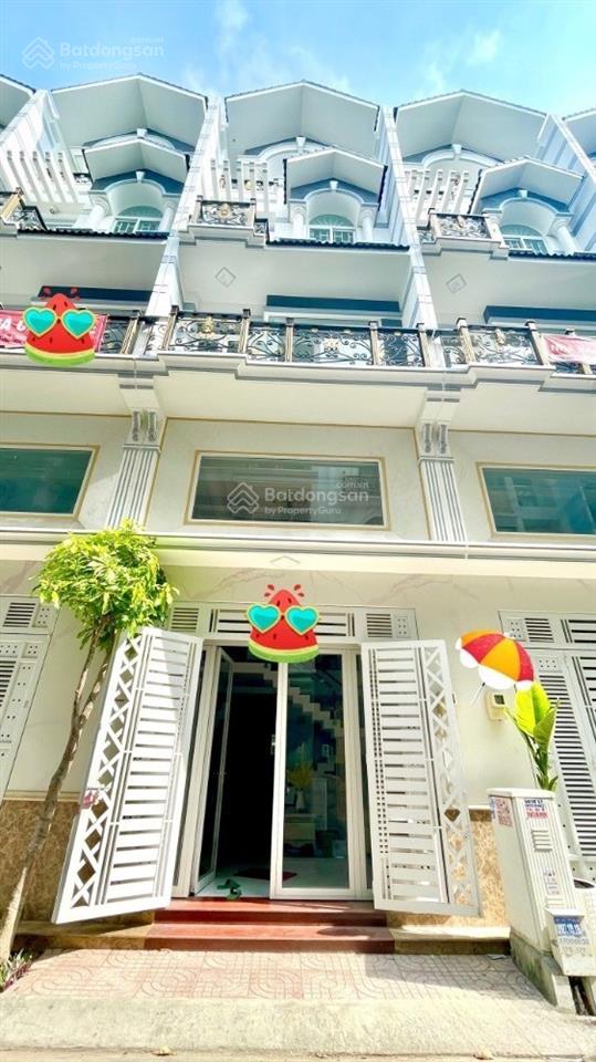 Bán nhà 3 tầng dt 4.5x11m, cách võ văn kiệt 400m  hẻm nhựa đẹp rộng 6m  giá 6.3 tỷ