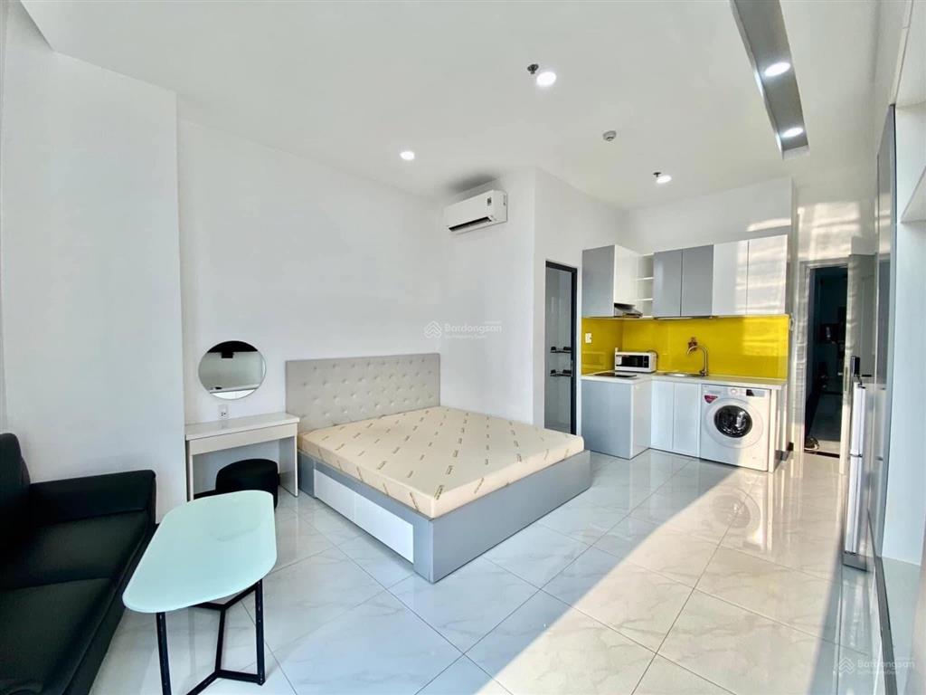 Cho thuê căn hộ ban công 30m2 quận 10 đ. tô hiến thành gần đh kinh tế ueh vạn hạnh mall huflit