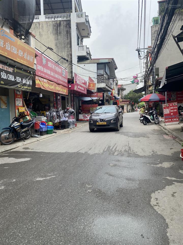 Ô tô đỗ cửa đường thông sáp mai, võng la, đông anh, hà nội