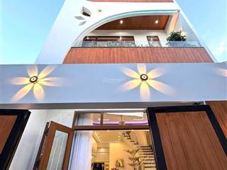 Giảm sốc 3 tỷ! giá siêu rẻmặt tiền lê thị riêng, bến thành, quận 1 4 tầng, giá chỉ 17 tỷ!
