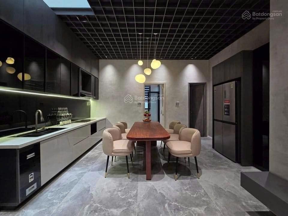 Vợ chồng tôi kẹt tiền bán nhà cư xá đồng tiến  p15 quận 10 gần chợ và trường học. 78m2