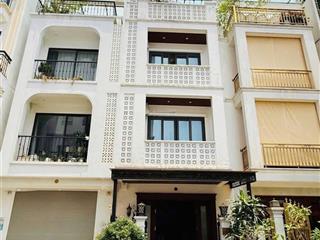 Cô tăm 78tuổi bán nhà ở thích quảng đức p4  phú nhuận gần chợ nguyễn đình chiểu. giá 4tỷ150/82m2