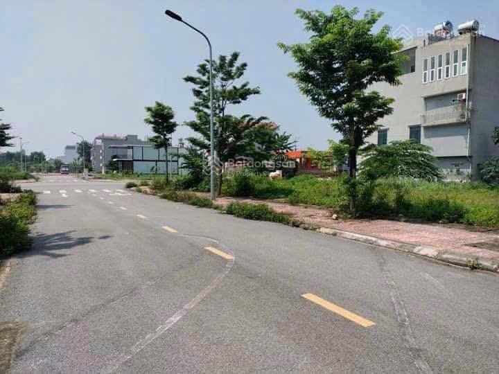 Đất ngộp bán gấp lô mt đ. võ trần chí, tân kiên, bình chánh gần bv nhi đồng, 1,2t/120m2, shr