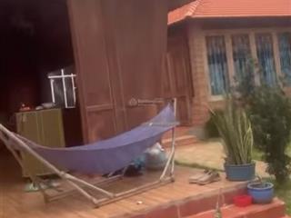 Chỉ 800 ngàn trên 1 mét vuông, điện nước đầy đủ, đã xây dựng nhà nghỉ dưỡng, hồ nước, ao cá