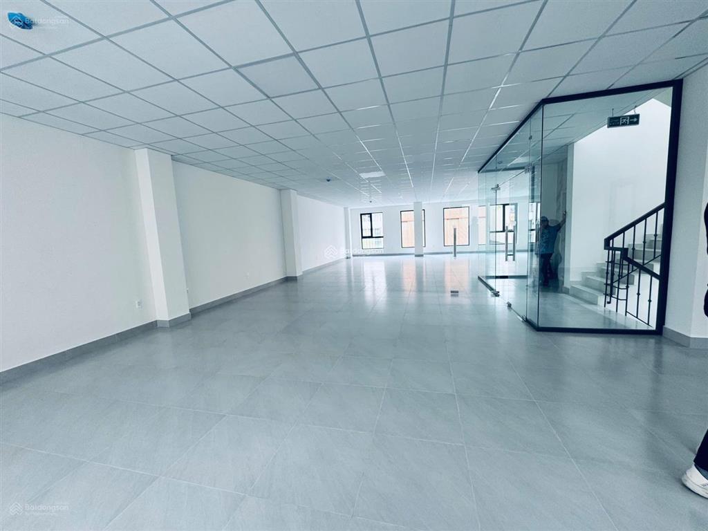 Cho thuê nhà 2 mặt tiền 149 nguyễn văn cừ quận 5