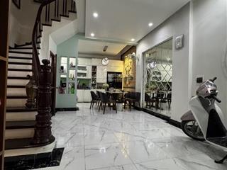 Nhà hoàng cầu 48m x 5 tầng mặt tiền 4.9m ngõ thông nguyễn phúc lai
