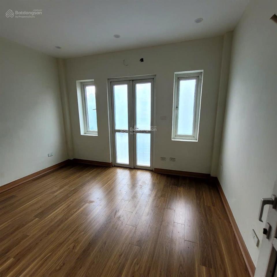 Nhà dân xây 5 tỷ trung tâm thạch bàn 5 tầng 35m2 ô tô đỗ gần, thoáng sáng